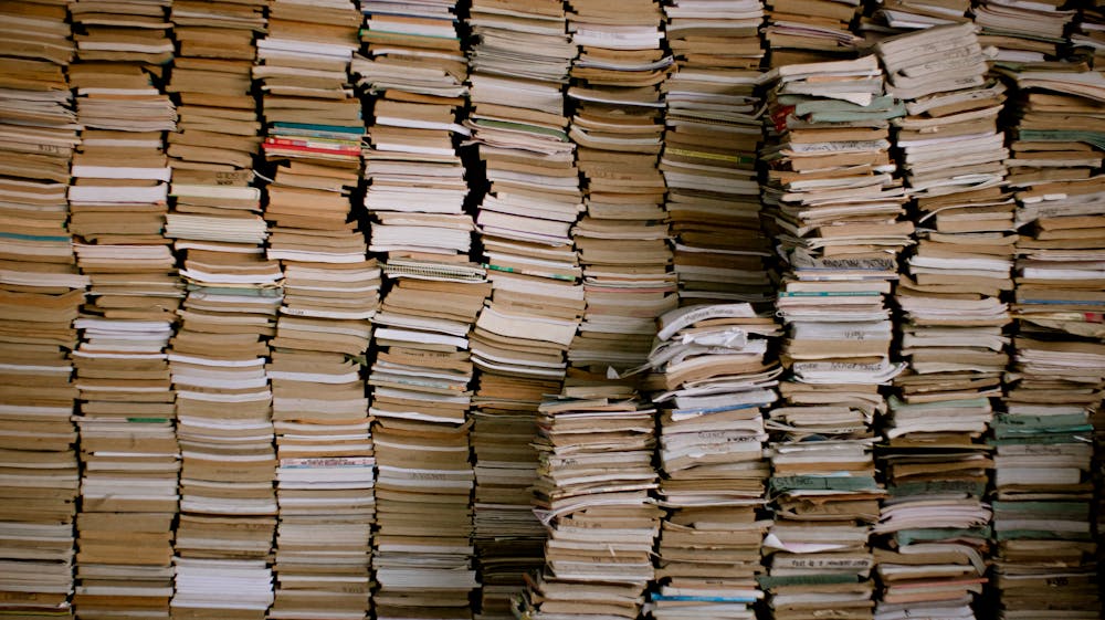 Книги, сложенные в стопку